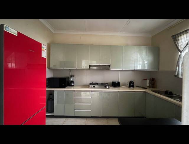 2.5 BEDROOM APARTMENT TO LET IN GLENWOOD